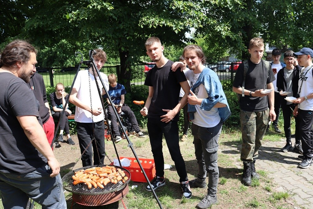 1 czerwca społeczność Kopernika zorganizowała XVII Szkolny Rajd Pieszy, który ze względu na ten szczególny dzień odbył się pod hasłem: "Wszystkie dzieci nasze są".

fot. ZS nr 6