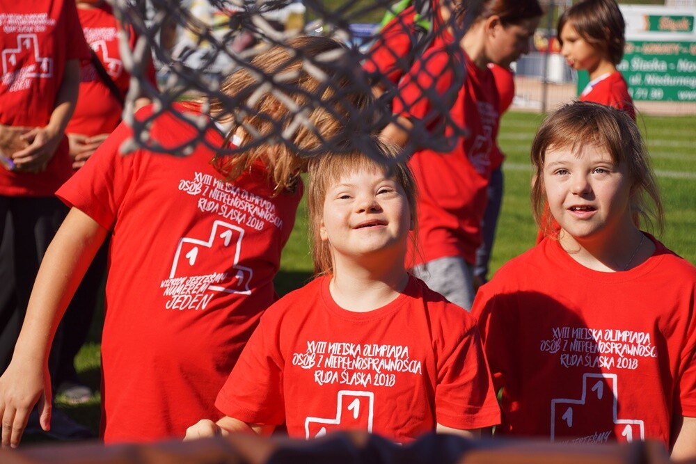 Dzisiaj na basenie letnim w Nowym Bytomiu przy ulicy Ratowników 2 odbywa się XVIII Miejska Olimpiada dla Osób z Niepełnosprawnością.