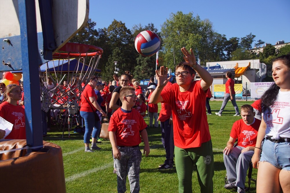 Dzisiaj na basenie letnim w Nowym Bytomiu przy ulicy Ratowników 2 odbywa się XVIII Miejska Olimpiada dla Osób z Niepełnosprawnością.