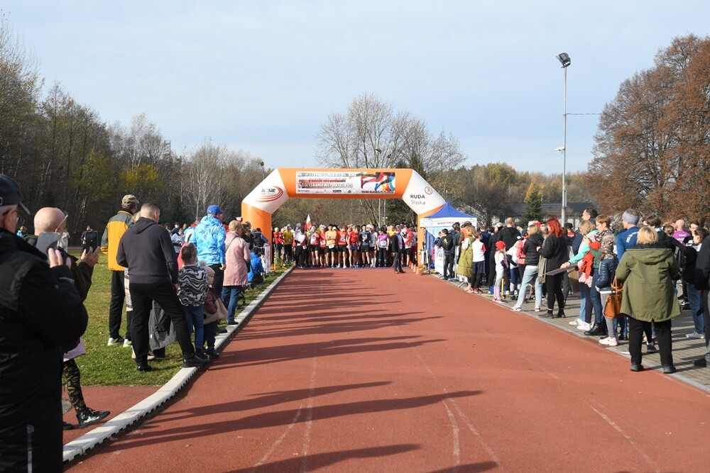 W lasach halembskich rudzianie świętowali 11 listopada na sportowo. Zostały tam zorganizowane XXIX Biegi Niepodległości. 

fot. Jacek Knapik