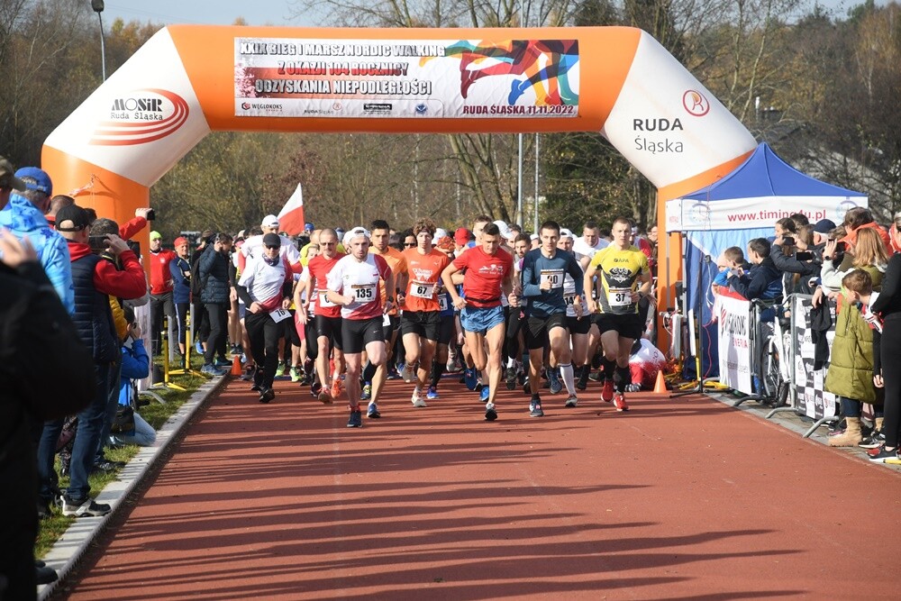 W lasach halembskich rudzianie świętowali 11 listopada na sportowo. Zostały tam zorganizowane XXIX Biegi Niepodległości. 

fot. Jacek Knapik