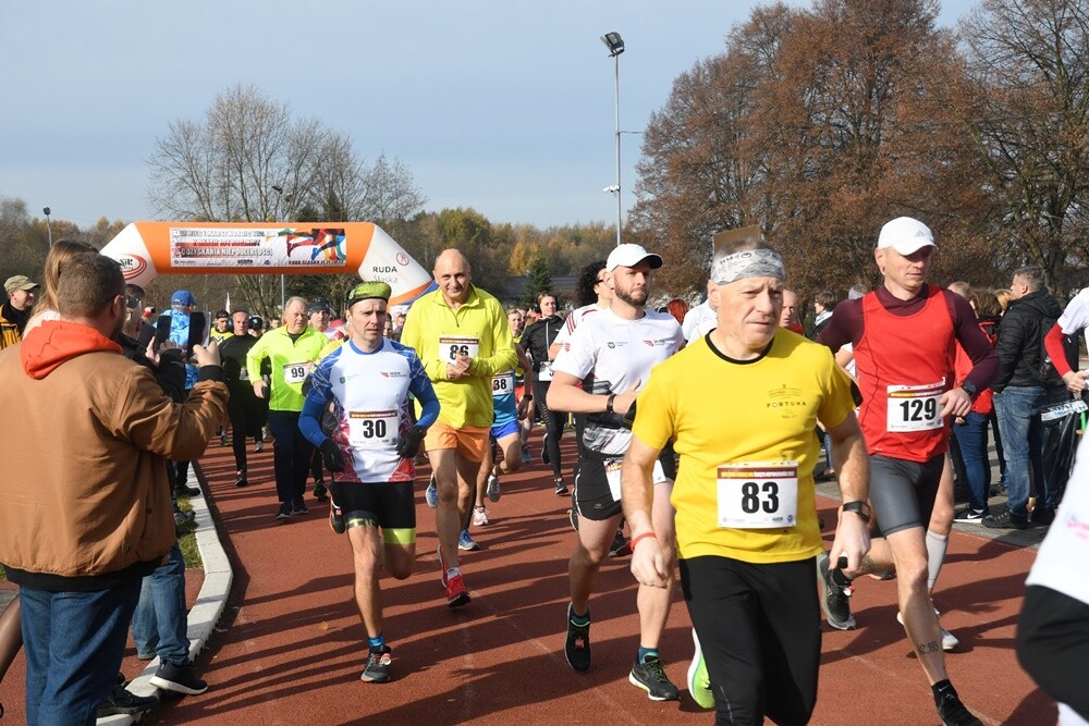 W lasach halembskich rudzianie świętowali 11 listopada na sportowo. Zostały tam zorganizowane XXIX Biegi Niepodległości. 

fot. Jacek Knapik