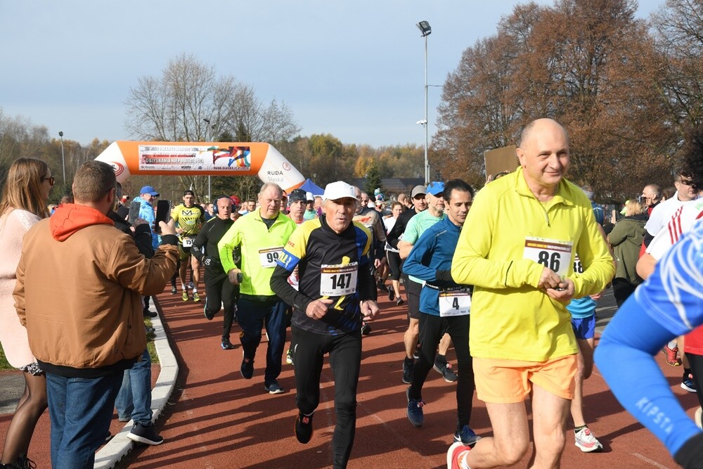 W lasach halembskich rudzianie świętowali 11 listopada na sportowo. Zostały tam zorganizowane XXIX Biegi Niepodległości. 

fot. Jacek Knapik