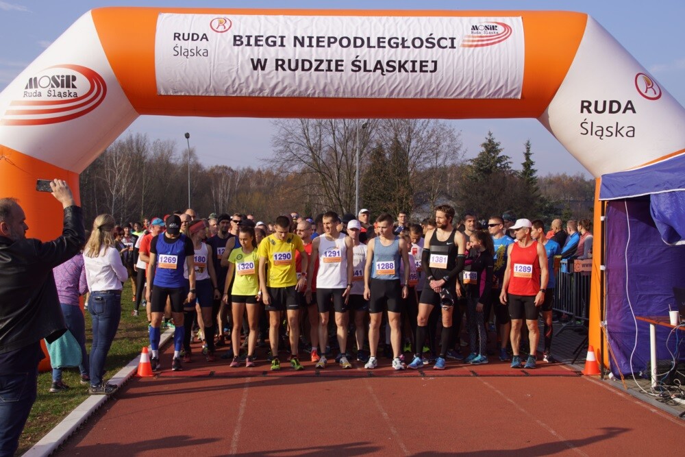 W lasach halembskich ponad 650 osób, świętowało dzisiaj 11 listopada na sportowo. Zorganizowano tam XXV Biegi Niepodległości.