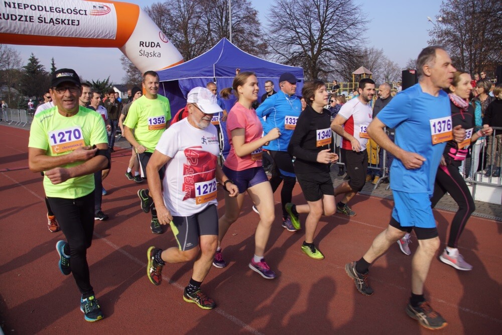 W lasach halembskich ponad 650 osób, świętowało dzisiaj 11 listopada na sportowo. Zorganizowano tam XXV Biegi Niepodległości.