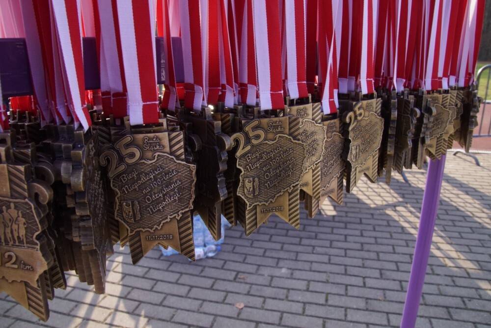 W lasach halembskich ponad 650 osób, świętowało dzisiaj 11 listopada na sportowo. Zorganizowano tam XXV Biegi Niepodległości.