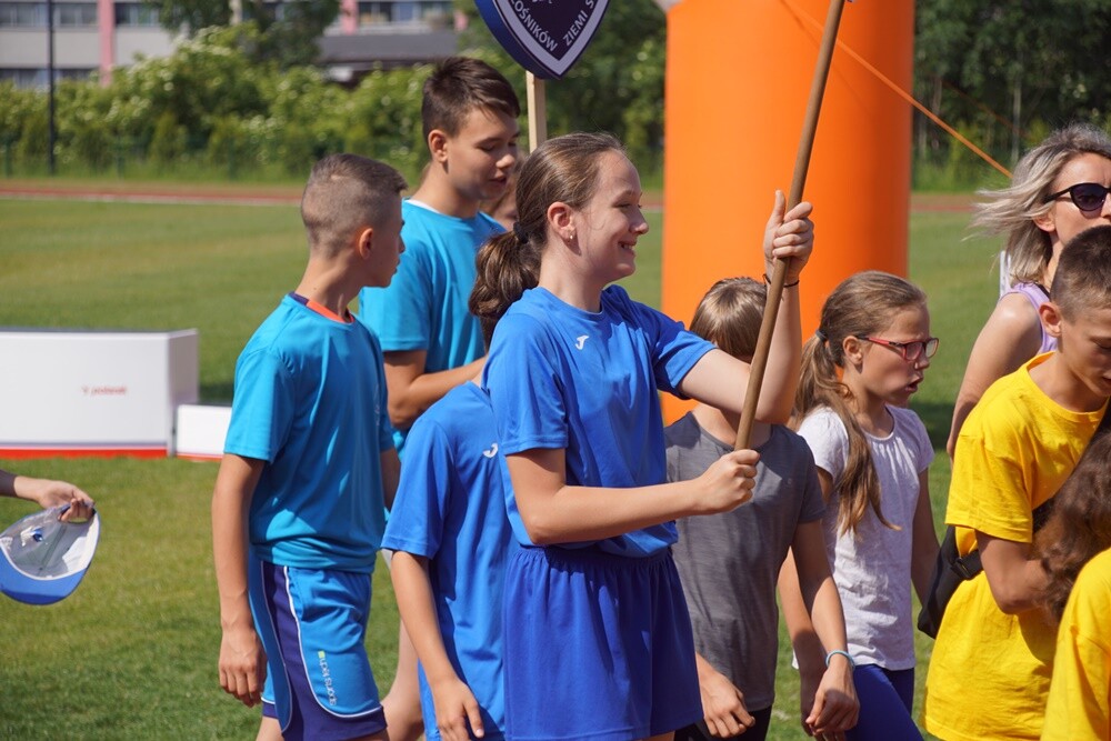 Kilkaset uczniów z rudzkich szkół bierze udział w XXX Lekkoatletycznych Igrzyskach Sportowych, które odbywają się na stadionie lekkoatletycznym.
