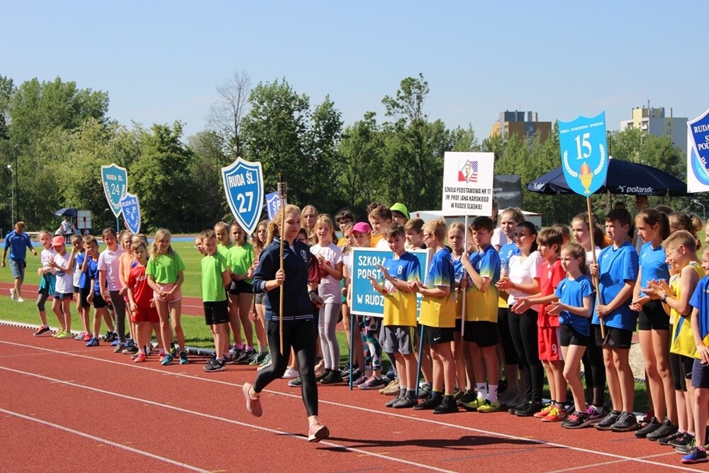 Kilkaset dzieci z rudzkich szkół bierze udział w XXXI Lekkoatletycznych Igrzyskach Sportowych. Uczestnicy rywalizują w kilkunastu konkurencjach. Zawody rozgrywane są na stadionie lekkoatletycznym przy ul. Czarnoleśnej.