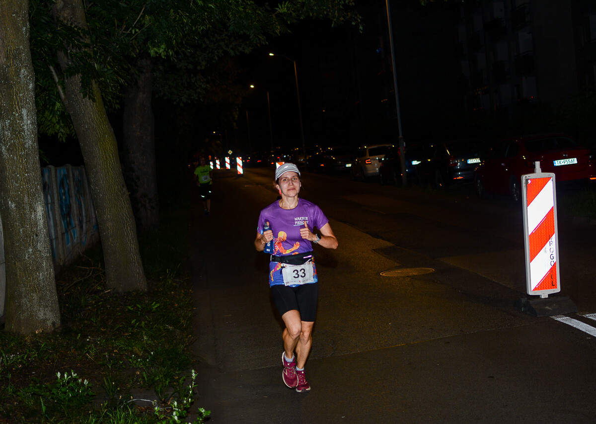 Kolejna odsłona Rudzkiego Półmaratonu Industrialnego za nami. Kilkuset zawodników ruszyło na nocną trasę ulicami naszego miasta, by zmierzyć się z połową królewskiego dystansu. Mamy zdjęcia!