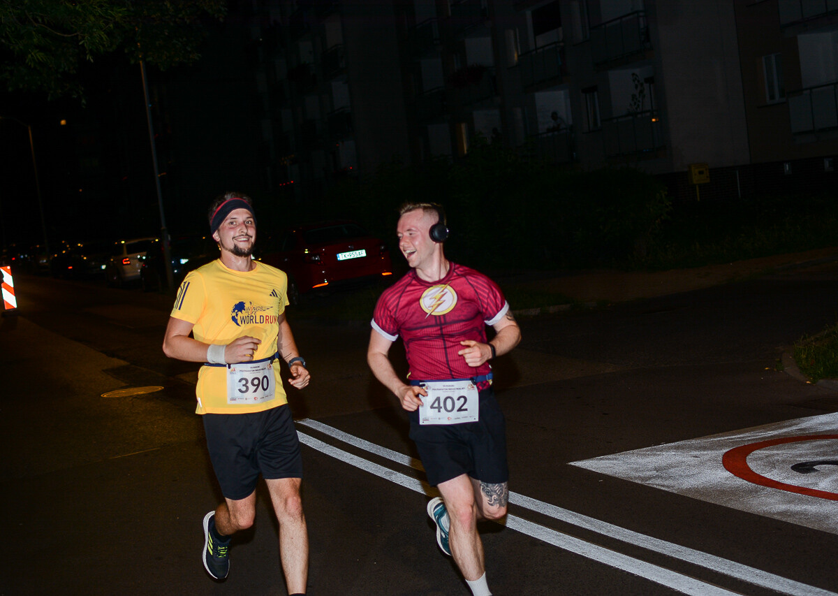 Kolejna odsłona Rudzkiego Półmaratonu Industrialnego za nami. Kilkuset zawodników ruszyło na nocną trasę ulicami naszego miasta, by zmierzyć się z połową królewskiego dystansu. Mamy zdjęcia!