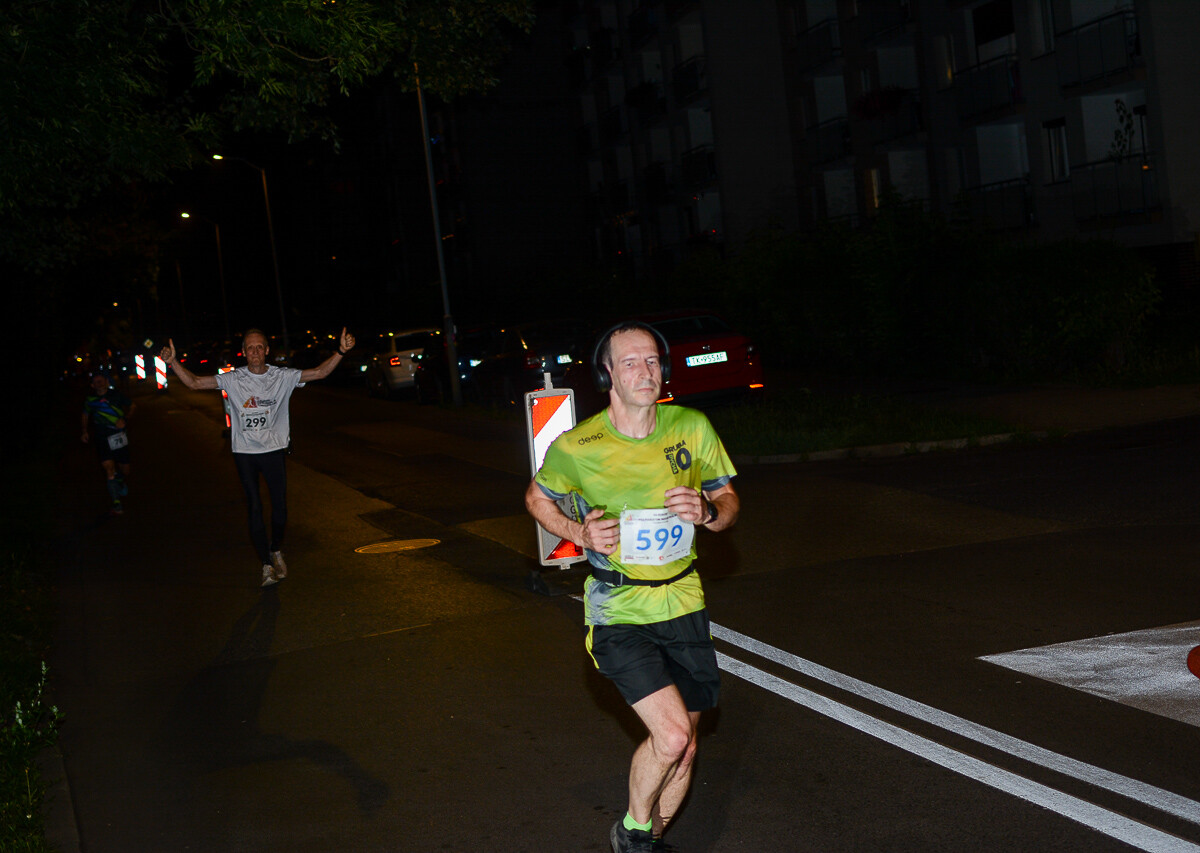Kolejna odsłona Rudzkiego Półmaratonu Industrialnego za nami. Kilkuset zawodników ruszyło na nocną trasę ulicami naszego miasta, by zmierzyć się z połową królewskiego dystansu. Mamy zdjęcia!