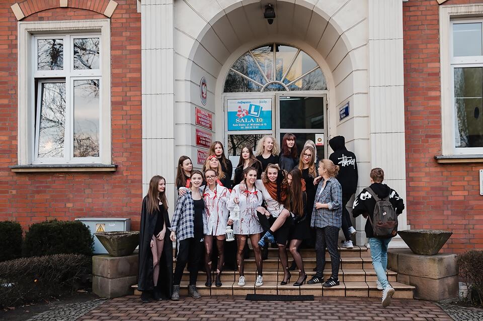 26 stycznia w Zespole Szkół Ogólnokształcących im. Adama Mickiewicza zorganizowano wspaniałą zabawę dla tegorocznych maturzystów - Żakinadę! Fot. Aproduction Agnieszka Rolnik.