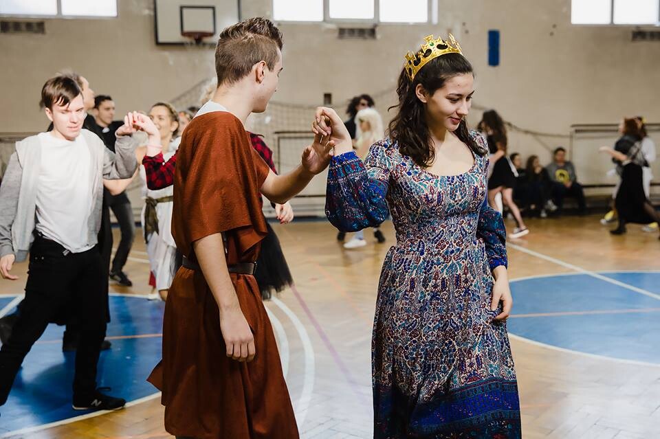 26 stycznia w Zespole Szkół Ogólnokształcących im. Adama Mickiewicza zorganizowano wspaniałą zabawę dla tegorocznych maturzystów - Żakinadę! Fot. Aproduction Agnieszka Rolnik.