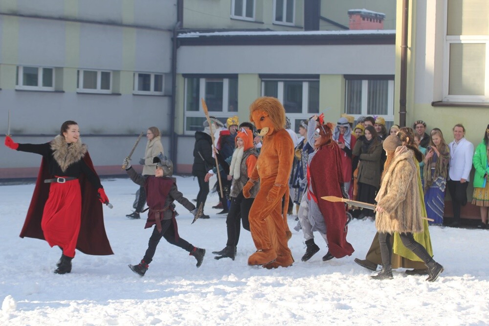 W zabawie wzięli udział uczniowie klas trzecich.