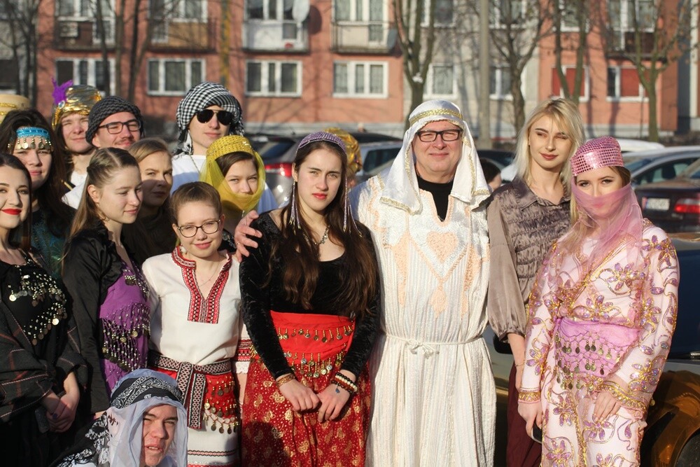 W Zespole Szkół Ogólnokształcących nr 2 im. Gustawa Morcinka w ubiegły piątek, 9 lutego, odbyła się żakinada. W zabawie wzięli udział uczniowie klas trzecich.