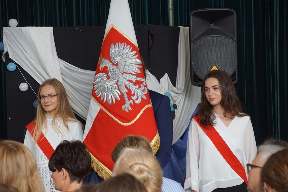 Niech żyją wakacje! Placówki oświatowe zakończyły dzisiaj kolejny rok szkolny.