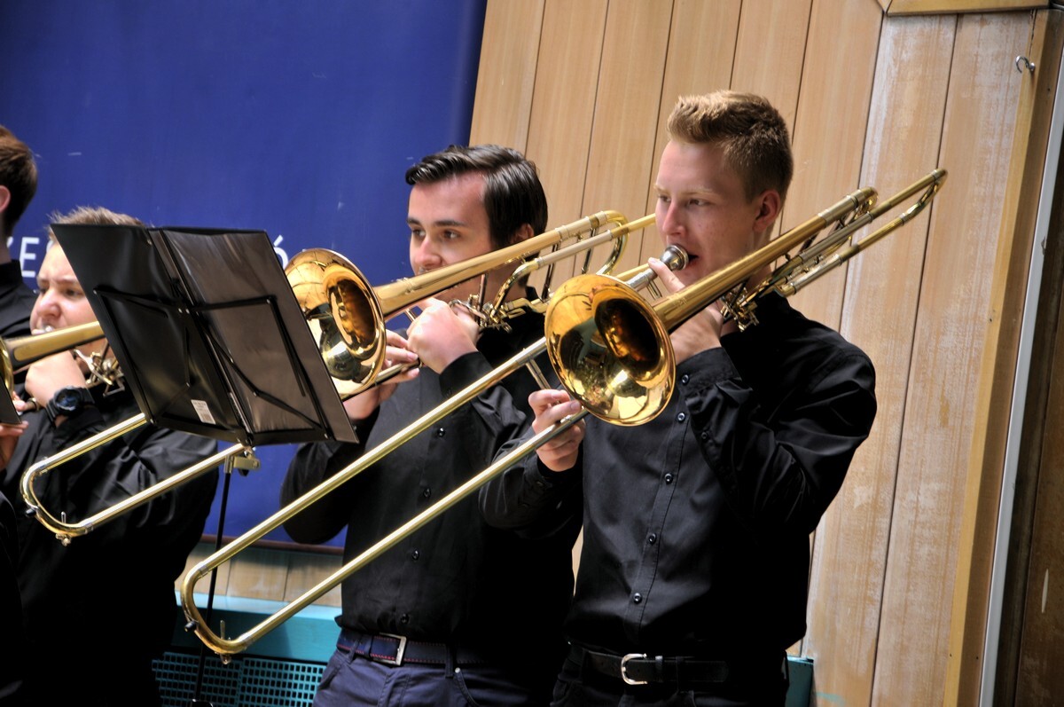 W auli Zespołu Szkół Ogólnokształcących nr 3 w Rudzie Śląskiej odbyło się oficjalne zakończenie i podsumowanie roku szkolnego, w którym udział wzięli dyrektorzy rudzkich placówek oświatowych oraz władze miasta.