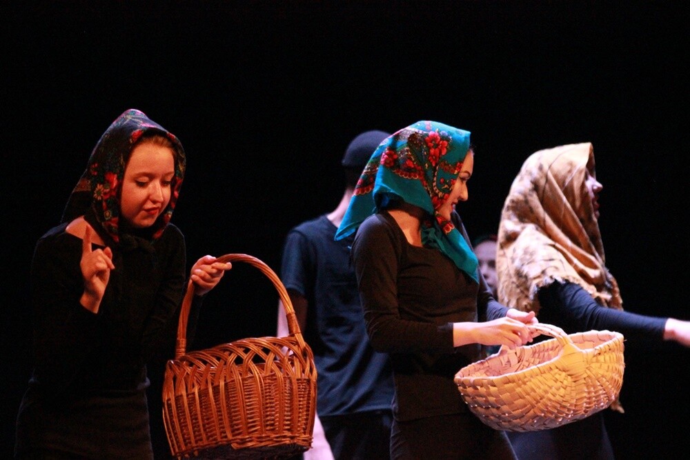 Niech żyją wakacje! Placówki oświatowe zakończyły dzisiaj kolejny rok szkolny. Podczas uroczystości w poszczególnych szkołach podsumowano dotychczasowe osiągnięcia oraz przedstawiono plany na przyszły rok.