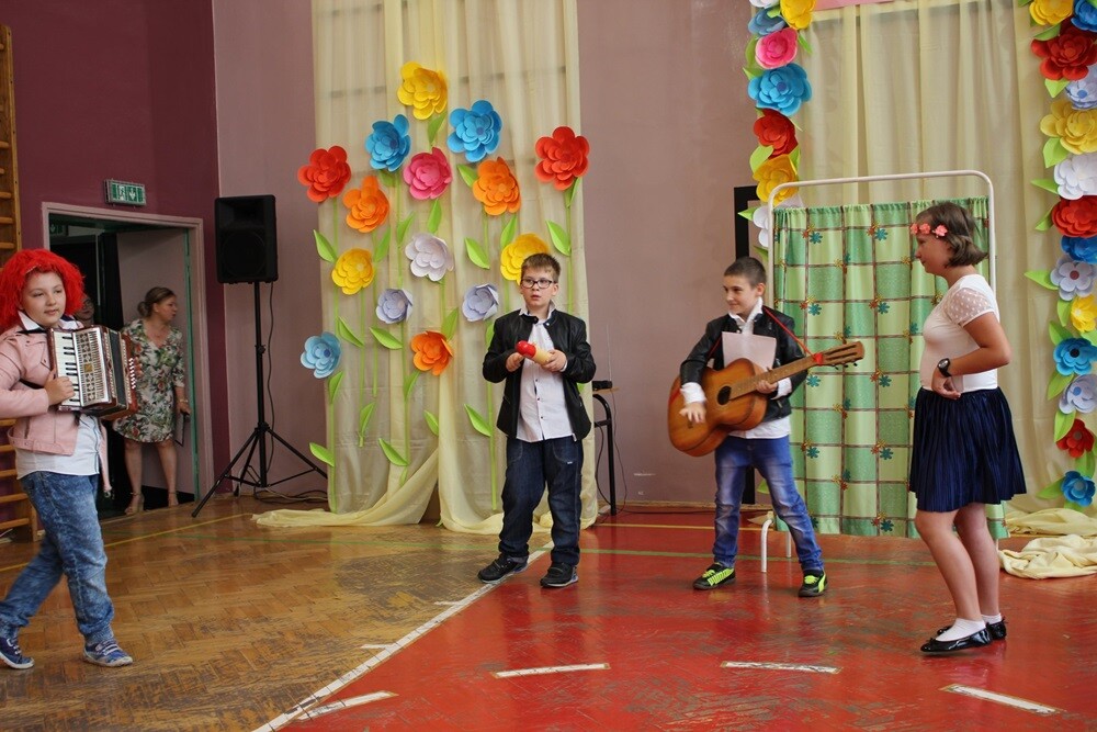 Podczas gali w Szkole Podstawowej nr 11 w Rudzie Śląskiej - Bielszowicach odbyło się uroczyste zakończenie Tygodnia Godności Osób Niepełnosprawnych. Klucze do bram miasta zostały przekazane na ręce prezydent miasta Grażyny Dziedzic. Tym samym dni, podczas których niepełnosprawni odgrywali główne role w mieście, dobiegły końca.