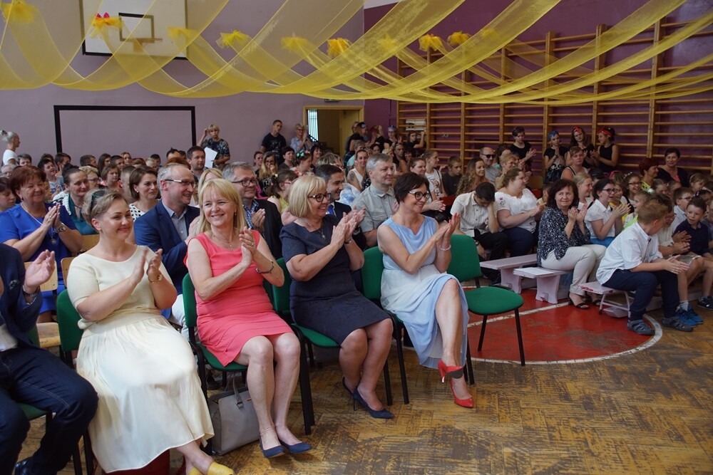 Podczas gali w Szkole Podstawowej nr 11 w Rudzie Śląskiej - Bielszowicach odbyło się uroczyste zakończenie Tygodnia Godności Osób Niepełnosprawnych. Klucze do bram miasta zostały przekazane na ręce prezydent miasta Grażyny Dziedzic. Tym samym dni, podczas których niepełnosprawni odgrywali główne role w mieście, dobiegły końca.