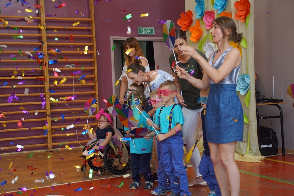 Podczas gali w Szkole Podstawowej nr 11 w Rudzie Śląskiej - Bielszowicach odbyło się uroczyste zakończenie Tygodnia Godności Osób Niepełnosprawnych. Klucze do bram miasta zostały przekazane na ręce prezydent miasta Grażyny Dziedzic. Tym samym dni, podczas których niepełnosprawni odgrywali główne role w mieście, dobiegły końca.