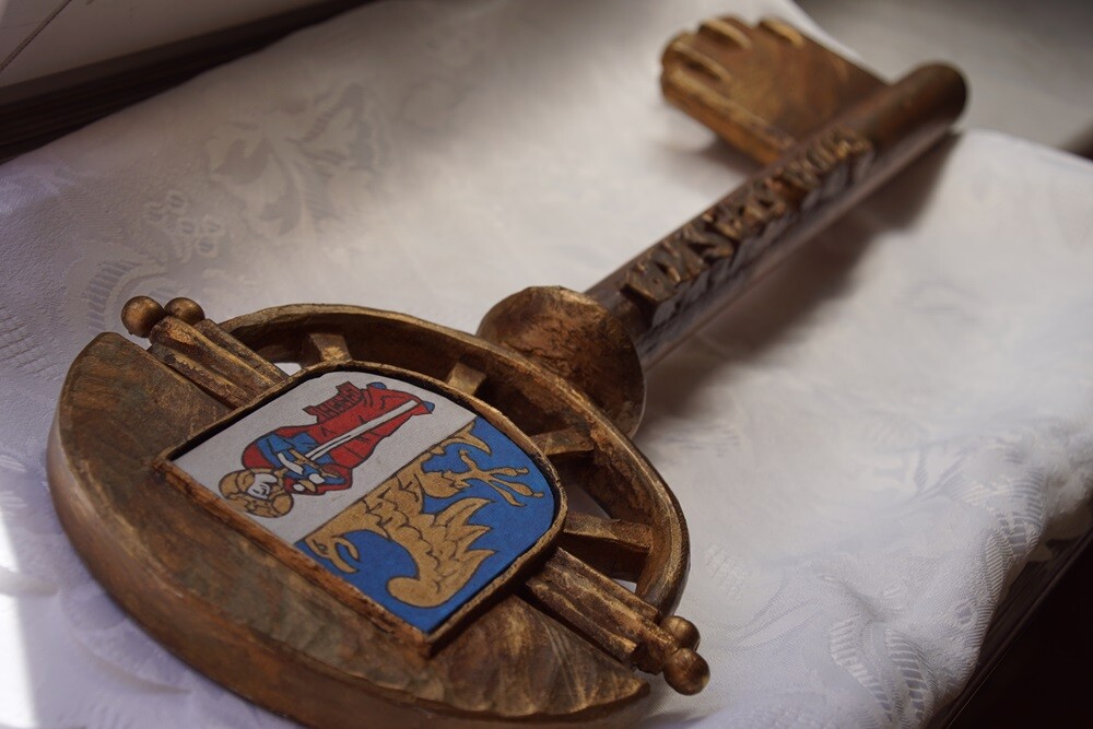 Podczas gali w Szkole Podstawowej nr 11 w Rudzie Śląskiej - Bielszowicach odbyło się uroczyste zakończenie Tygodnia Godności Osób Niepełnosprawnych. Klucze do bram miasta zostały przekazane na ręce prezydent miasta Grażyny Dziedzic. Tym samym dni, podczas których niepełnosprawni odgrywali główne role w mieście, dobiegły końca.