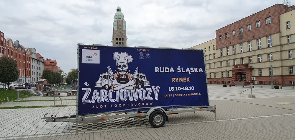 Smaków kuchni całego świata mieli okazję skosztować rudzianie, którzy w miniony weekend odwiedzili nowobytomski rynek! Kilkanaście samochodów oferowało oryginalne potrawy i nietypowe smakołyki. Każdy mógł znaleźć coś dla siebie.