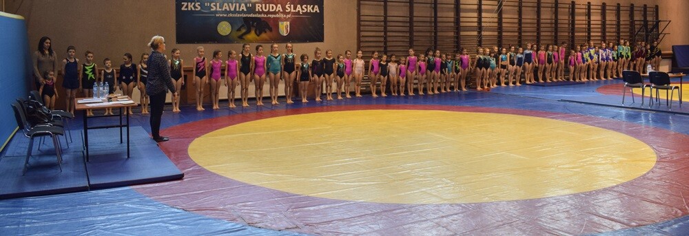 W weekend odbyły się zawody wewnętrzne KPKS Halemba. Ponad 70 dzieci zmierzyło się ze sobą w akrobatyce sportowej.