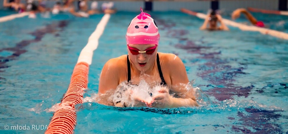 W zawodach zorganizowanych przez UKS Manta Kochłowice wystartowało 180 dzieciaków ze szkółek pływackich z Rudy Śląskiej, Bytomia, Chorzowa i Katowic. / fot. Wojciech Niemiec / Młoda Ruda