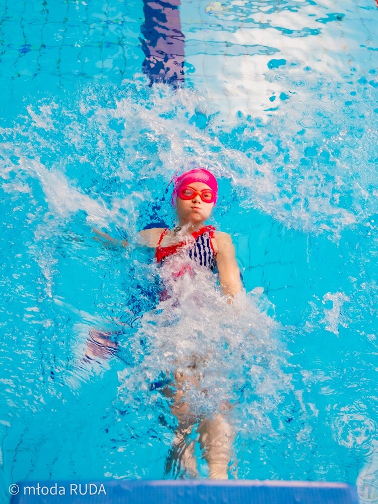 W zawodach zorganizowanych przez UKS Manta Kochłowice wystartowało 180 dzieciaków ze szkółek pływackich z Rudy Śląskiej, Bytomia, Chorzowa i Katowic. / fot. Wojciech Niemiec / Młoda Ruda