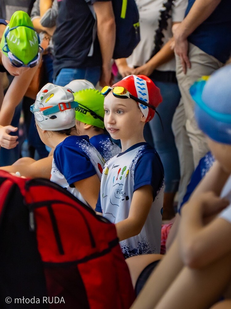 W zawodach zorganizowanych przez UKS Manta Kochłowice wystartowało 180 dzieciaków ze szkółek pływackich z Rudy Śląskiej, Bytomia, Chorzowa i Katowic. / fot. Wojciech Niemiec / Młoda Ruda