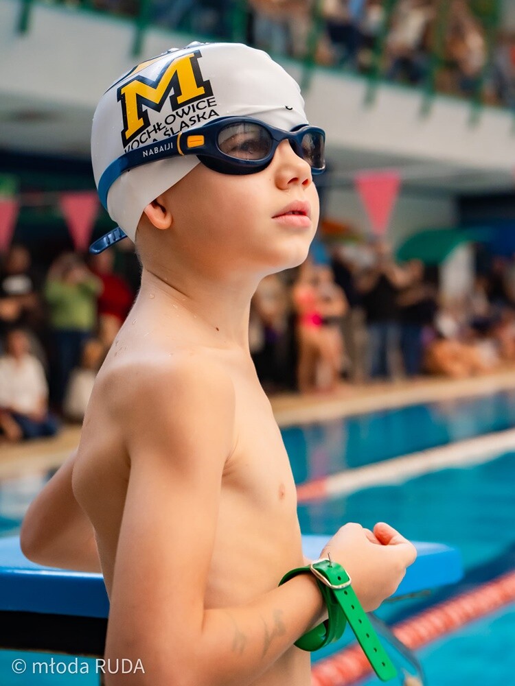 W zawodach zorganizowanych przez UKS Manta Kochłowice wystartowało 180 dzieciaków ze szkółek pływackich z Rudy Śląskiej, Bytomia, Chorzowa i Katowic. / fot. Wojciech Niemiec / Młoda Ruda