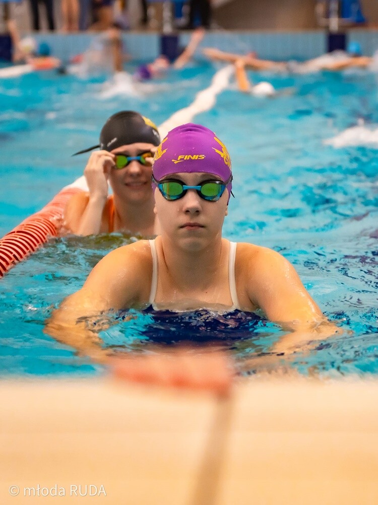 W zawodach zorganizowanych przez UKS Manta Kochłowice wystartowało 180 dzieciaków ze szkółek pływackich z Rudy Śląskiej, Bytomia, Chorzowa i Katowic. / fot. Wojciech Niemiec / Młoda Ruda