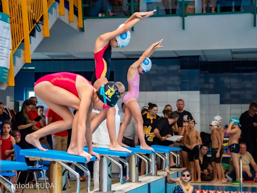 W zawodach zorganizowanych przez UKS Manta Kochłowice wystartowało 180 dzieciaków ze szkółek pływackich z Rudy Śląskiej, Bytomia, Chorzowa i Katowic. / fot. Wojciech Niemiec / Młoda Ruda