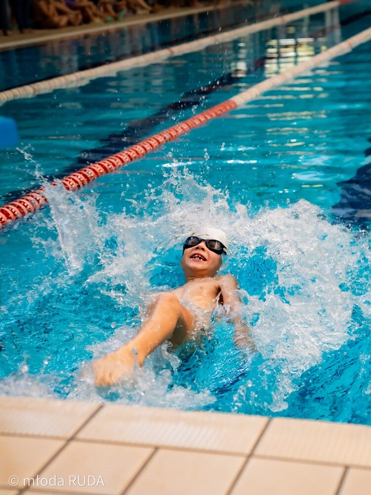 W zawodach zorganizowanych przez UKS Manta Kochłowice wystartowało 180 dzieciaków ze szkółek pływackich z Rudy Śląskiej, Bytomia, Chorzowa i Katowic. / fot. Wojciech Niemiec / Młoda Ruda