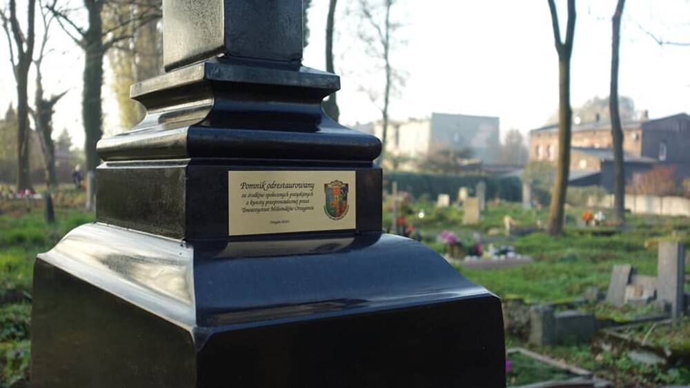 Zbierali datki na ratowanie starego cmentarza w Orzegowie.