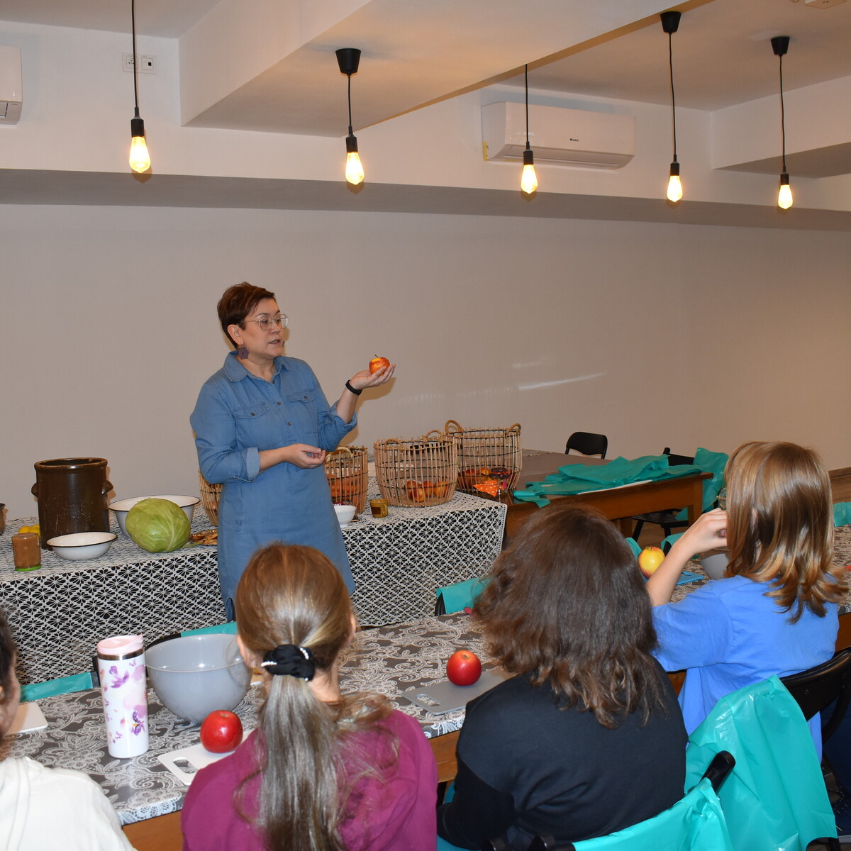 W ubiegłym roku Muzeum Miejskie im. Maksymiliana Chroboka przystąpiło do piątej edycji programu "Moje miejsce na Ziemi" i otrzymało dotację z Fundacji ORLEN na sfinansowanie projektu "Zielone muzeum, czyli etnołogródek na placu".  / fot. Muzeum Miejskie