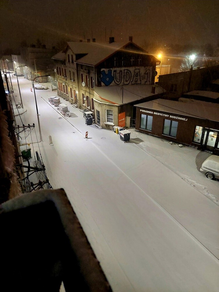 Ostatnie opady śniegu oraz niskie temperatury spowodowały, że poczuliśmy klimat ferii. Jak wygląda miasto przysypane śniegiem? Sprawdźcie w naszej galerii!

fot. Zdjęcia Czytelników