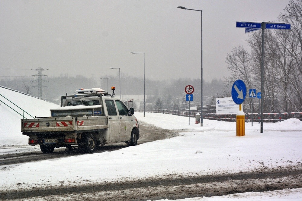 Ostatnie opady śniegu oraz bardzo niskie temperatury spowodowały, że poczuliśmy magię Świąt Bożego Narodzenia. Jak wygląda miasto przysypane śniegiem? Sprawdźcie w naszej galerii!

fot. Jacek Knapik