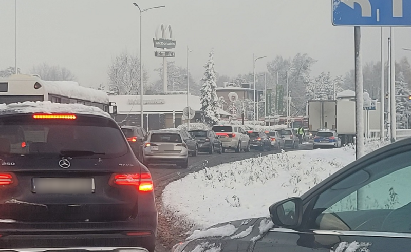 Zima znów zaskoczyła drogowców. Utrudnienia na rudzkich drogach!