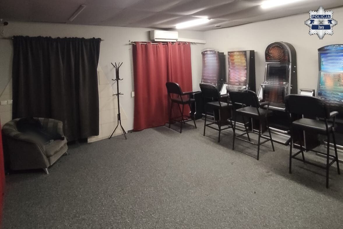 Zlikwidowany nielegalny punkt gier hazardowych w Żorach na ulicy Bankowej / fot. KMP Żory