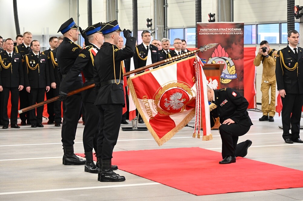 Dziś w Komendzie Miejskiej Państwowej Straży Pożarnej w Rudzie Śląskiej uroczystość zmiany komendanta miejskiego. / fot. UM Ruda Śląska