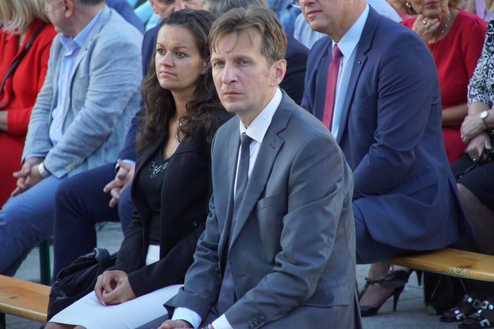 Mija 20 lat od chwili, kiedy w herbie Rudy Śląskiej oficjalnie pojawiła się św. Barbara. Z tej okazji dzisiaj odbyła się uroczysta msza św. w intencji miasta i jego mieszkańców, a po niej na koncert Zespołu Pieśni i Tańca „Śląsk" oraz występ zespołu „Rudzianie”.