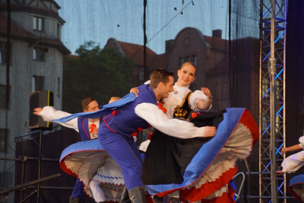 Mija 20 lat od chwili, kiedy w herbie Rudy Śląskiej oficjalnie pojawiła się św. Barbara. Z tej okazji dzisiaj odbyła się uroczysta msza św. w intencji miasta i jego mieszkańców, a po niej na koncert Zespołu Pieśni i Tańca „Śląsk" oraz występ zespołu „Rudzianie”.