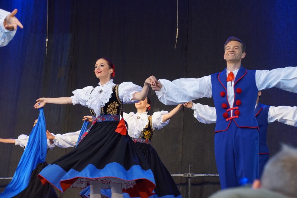 Mija 20 lat od chwili, kiedy w herbie Rudy Śląskiej oficjalnie pojawiła się św. Barbara. Z tej okazji dzisiaj odbyła się uroczysta msza św. w intencji miasta i jego mieszkańców, a po niej na koncert Zespołu Pieśni i Tańca „Śląsk" oraz występ zespołu „Rudzianie”.