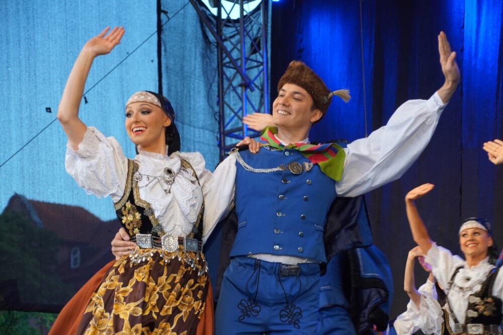 Mija 20 lat od chwili, kiedy w herbie Rudy Śląskiej oficjalnie pojawiła się św. Barbara. Z tej okazji dzisiaj odbyła się uroczysta msza św. w intencji miasta i jego mieszkańców, a po niej na koncert Zespołu Pieśni i Tańca „Śląsk" oraz występ zespołu „Rudzianie”.