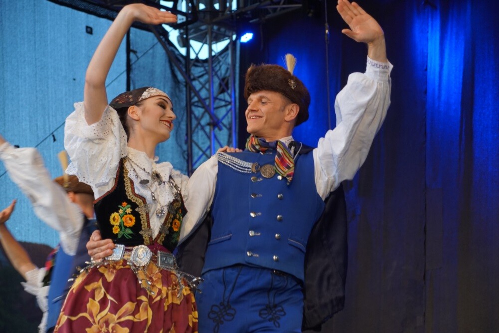 Mija 20 lat od chwili, kiedy w herbie Rudy Śląskiej oficjalnie pojawiła się św. Barbara. Z tej okazji dzisiaj odbyła się uroczysta msza św. w intencji miasta i jego mieszkańców, a po niej na koncert Zespołu Pieśni i Tańca „Śląsk" oraz występ zespołu „Rudzianie”.