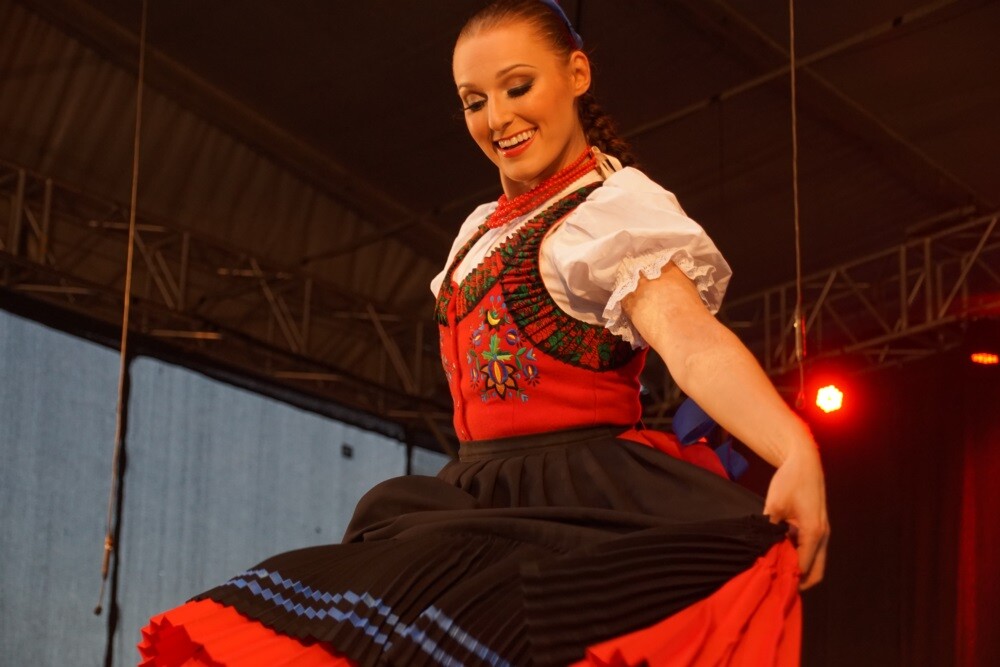 Mija 20 lat od chwili, kiedy w herbie Rudy Śląskiej oficjalnie pojawiła się św. Barbara. Z tej okazji dzisiaj odbyła się uroczysta msza św. w intencji miasta i jego mieszkańców, a po niej na koncert Zespołu Pieśni i Tańca „Śląsk" oraz występ zespołu „Rudzianie”.