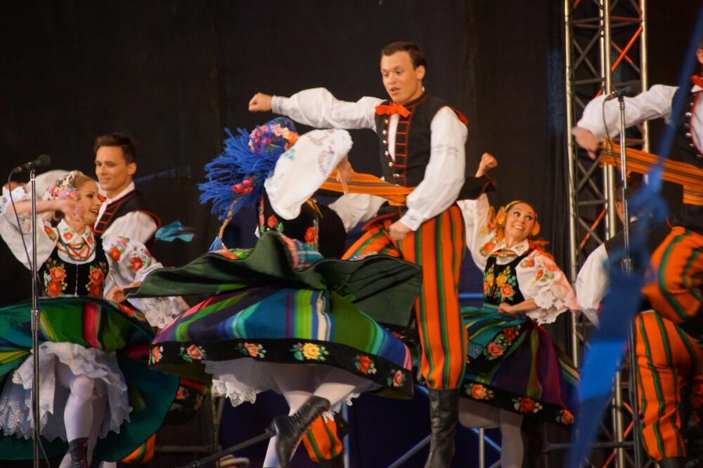 Mija 20 lat od chwili, kiedy w herbie Rudy Śląskiej oficjalnie pojawiła się św. Barbara. Z tej okazji dzisiaj odbyła się uroczysta msza św. w intencji miasta i jego mieszkańców, a po niej na koncert Zespołu Pieśni i Tańca „Śląsk" oraz występ zespołu „Rudzianie”.