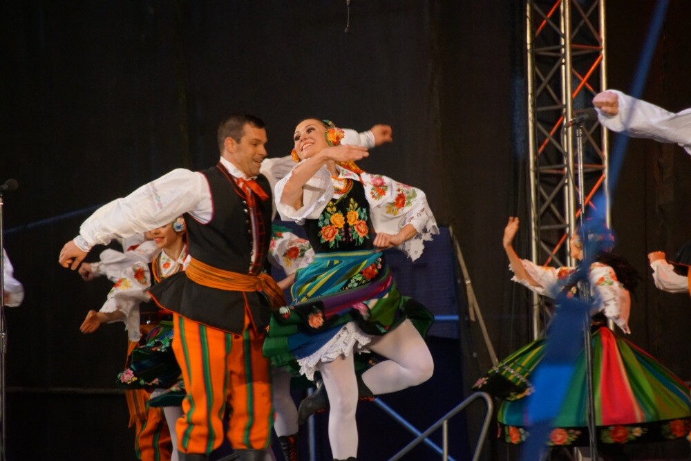 Mija 20 lat od chwili, kiedy w herbie Rudy Śląskiej oficjalnie pojawiła się św. Barbara. Z tej okazji dzisiaj odbyła się uroczysta msza św. w intencji miasta i jego mieszkańców, a po niej na koncert Zespołu Pieśni i Tańca „Śląsk" oraz występ zespołu „Rudzianie”.